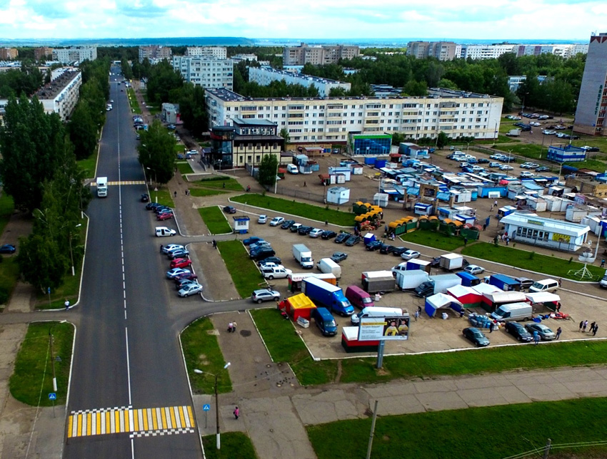 Сколько время в нижнекамске. Улица Бызова Нижнекамск. Нижнекамск центр города. Станция Нижнекамск. Татарстан г.Нижнекамск ул.Бызова д.17.